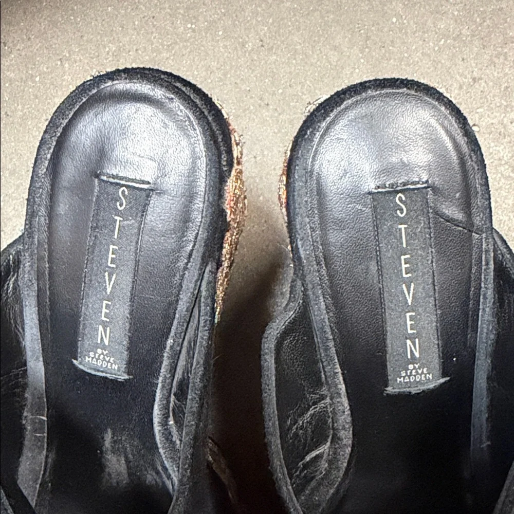 Steve Madden Black Mules with Gold Platform - Picture 3 of 7